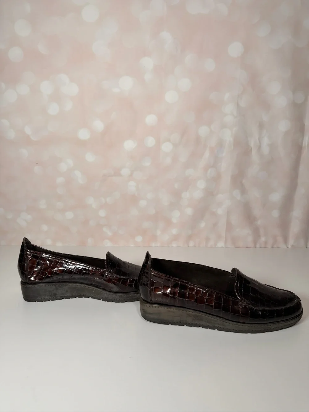 STUART WEITZMAN Maroon Leather Croc Loafer